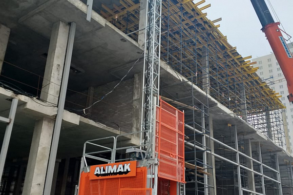 Аренда строительного грузоподъемника ALIMAK SCANDO 450  