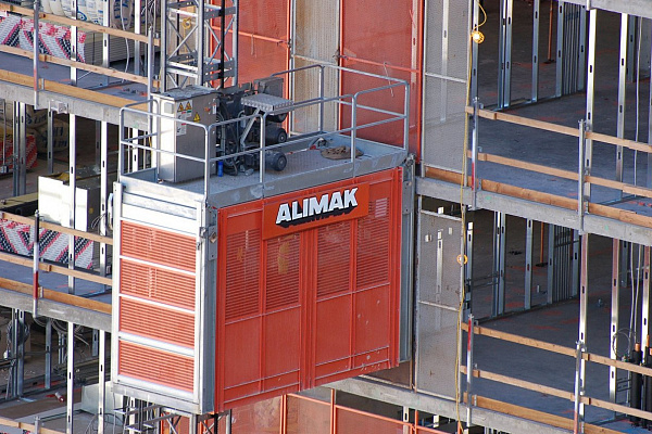 Аренда строительного грузоподъемника ALIMAK SCANDO 450  